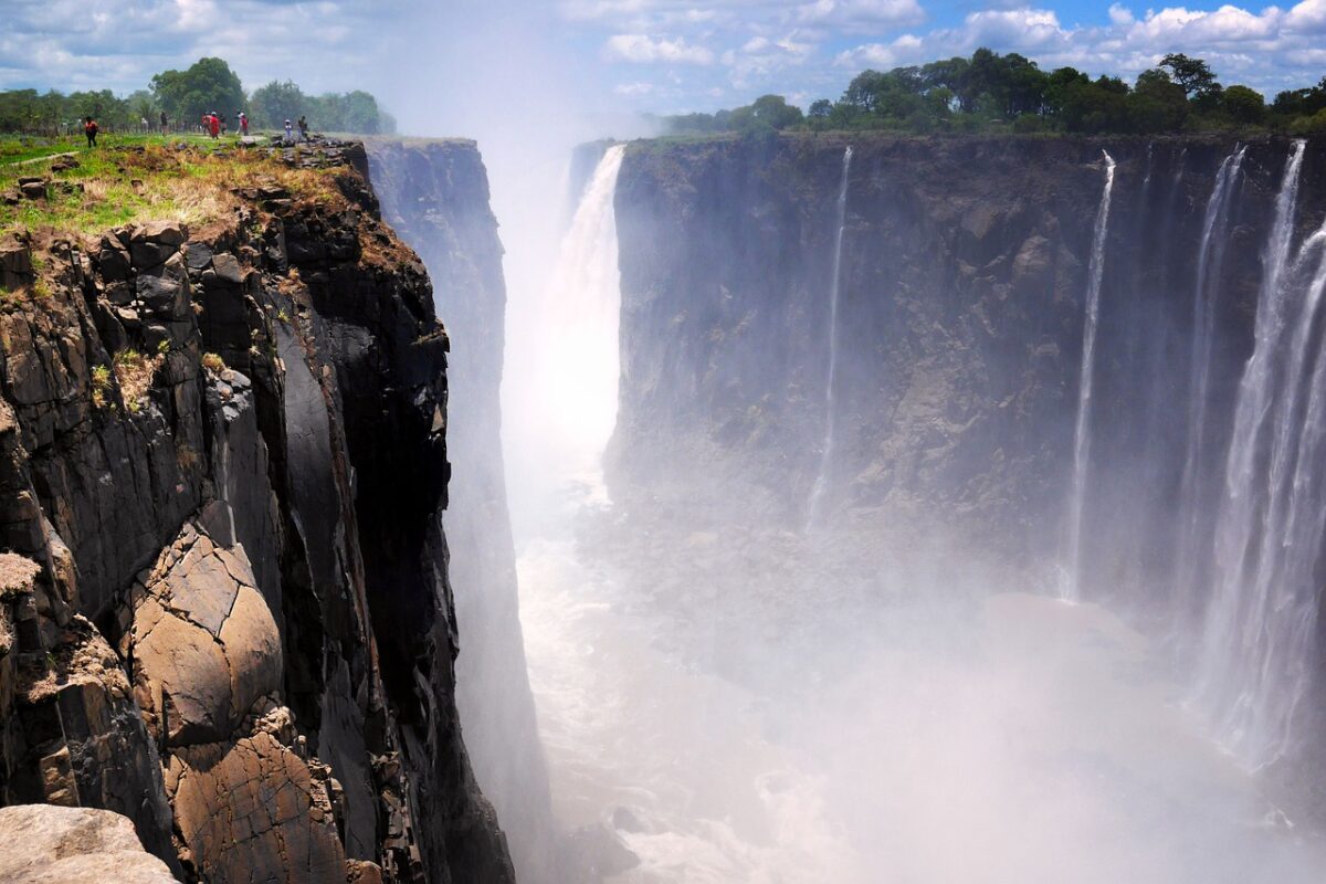 How To Select The Best Zimbabwe Travel Package